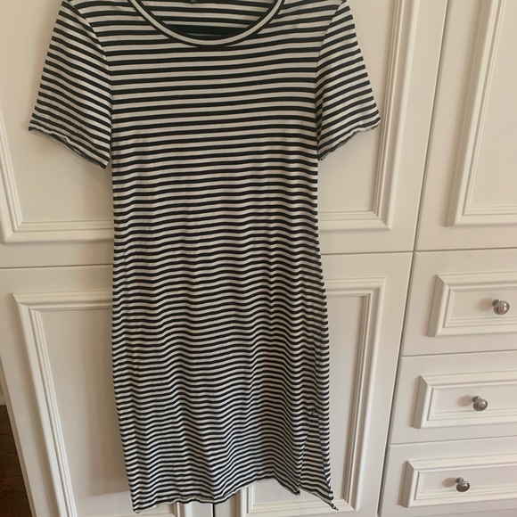 Aritzia Wilfred Free T-Shirt dress - Picture 1 of 3